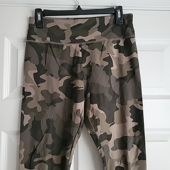 NWOT Wild Fable Camo Leggings - Picture 3 of 10